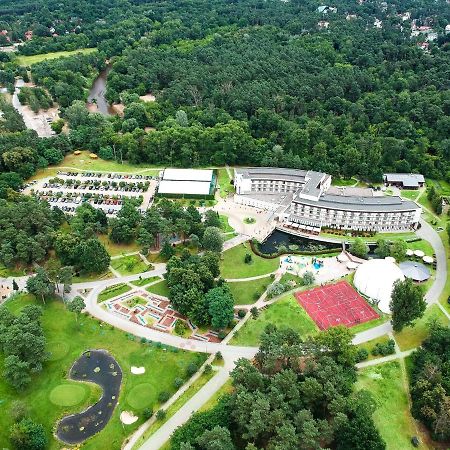 Holiday Inn Resort Warsaw Jozefow By Ihg Kültér fotó